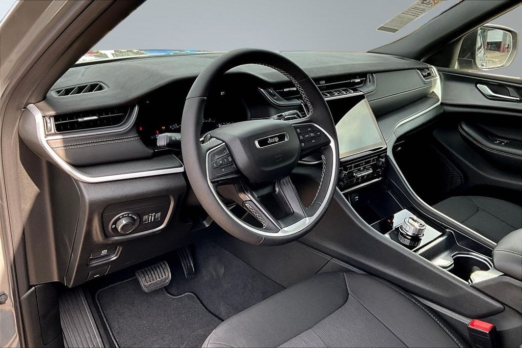 2027 Jeep Grand Cherokee Laredo X
