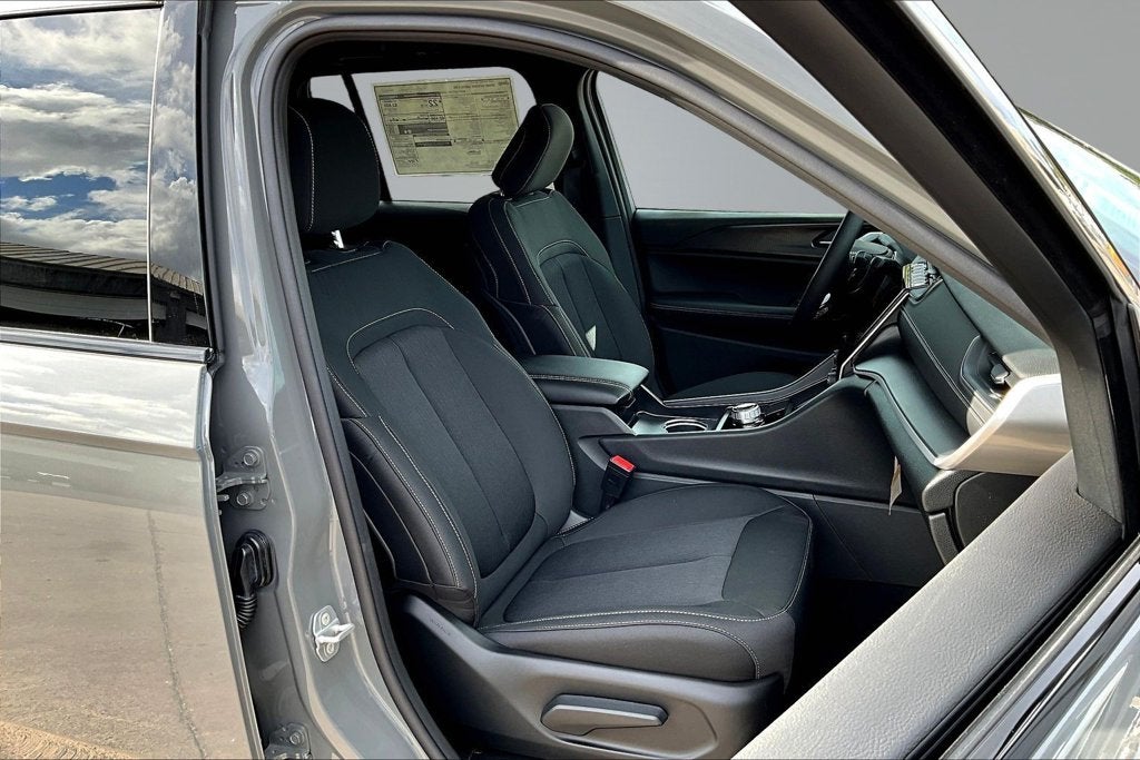 2027 Jeep Grand Cherokee Laredo X
