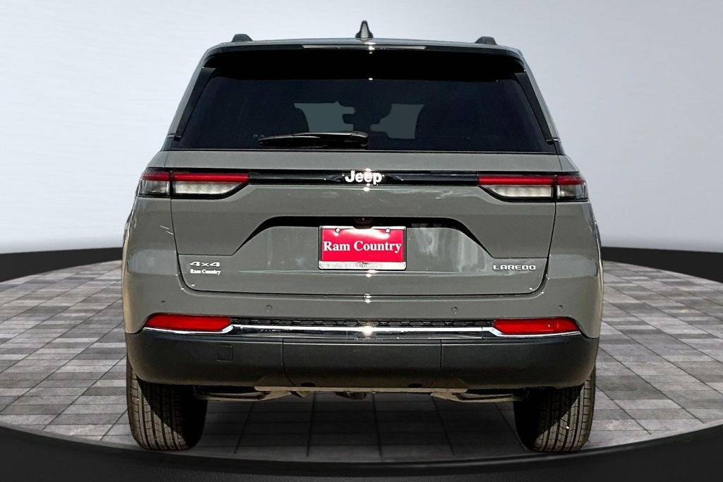 2027 Jeep Grand Cherokee Laredo X