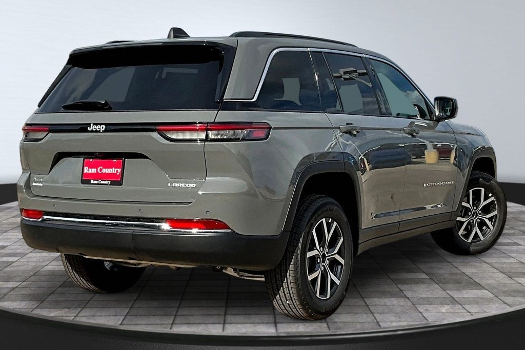 2027 Jeep Grand Cherokee Laredo X