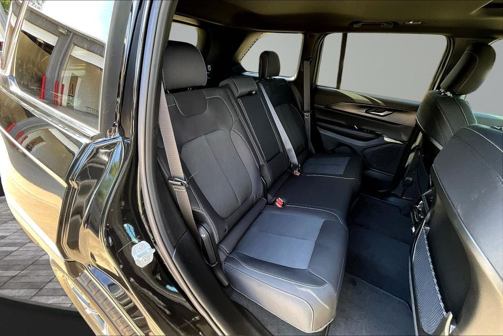 2027 Jeep Grand Cherokee Laredo X