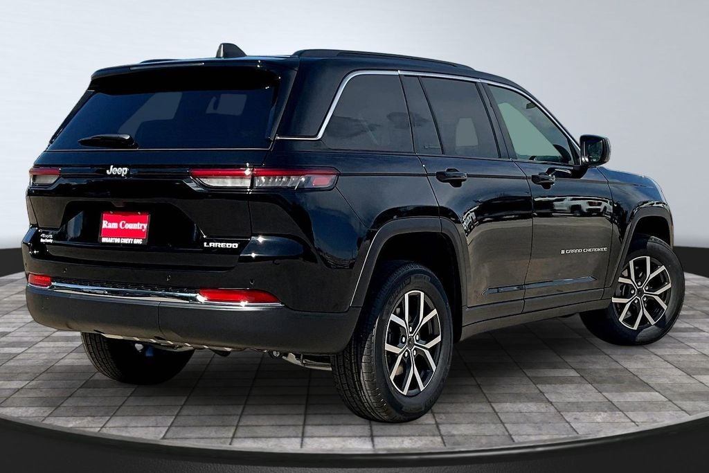 2027 Jeep Grand Cherokee Laredo X