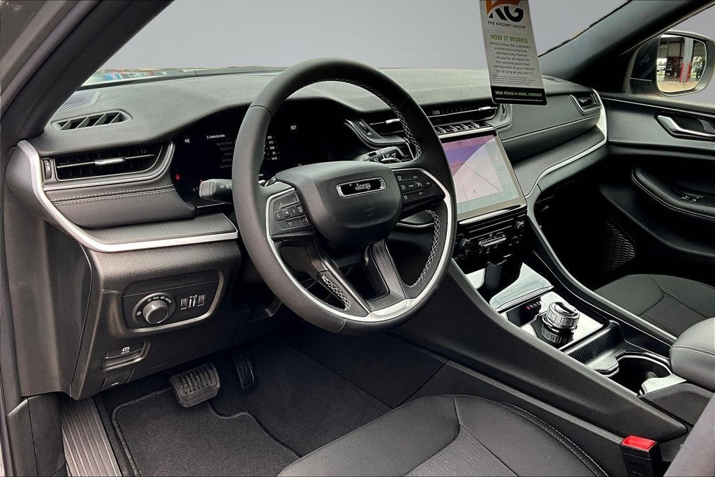 2027 Jeep Grand Cherokee Laredo