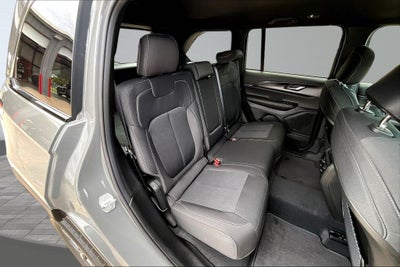 2027 Jeep Grand Cherokee Laredo