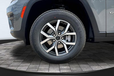 2027 Jeep Grand Cherokee Laredo