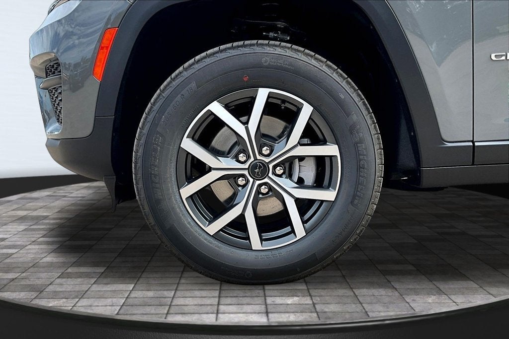 2027 Jeep Grand Cherokee Laredo