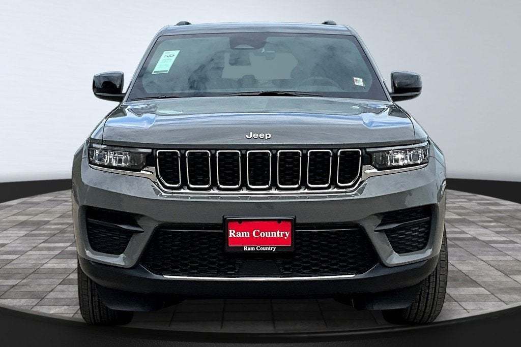 2027 Jeep Grand Cherokee Laredo