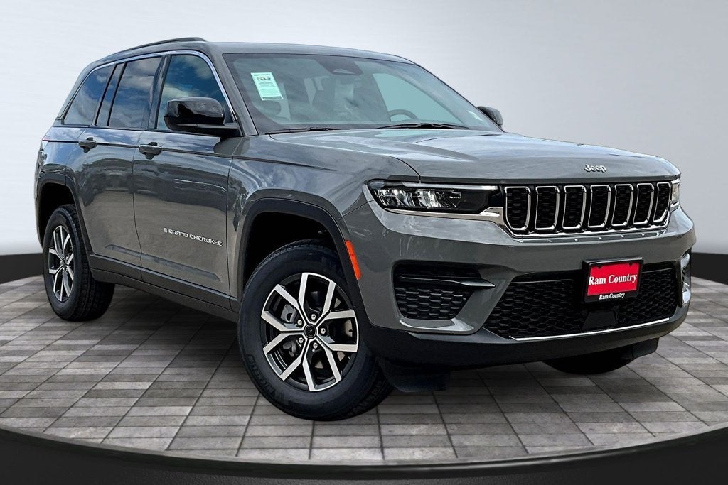 2027 Jeep Grand Cherokee Laredo