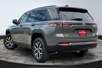 2027 Jeep Grand Cherokee Laredo