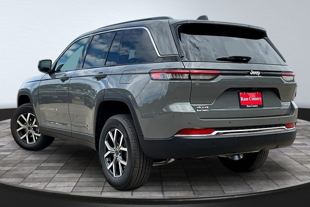 2027 Jeep Grand Cherokee Laredo