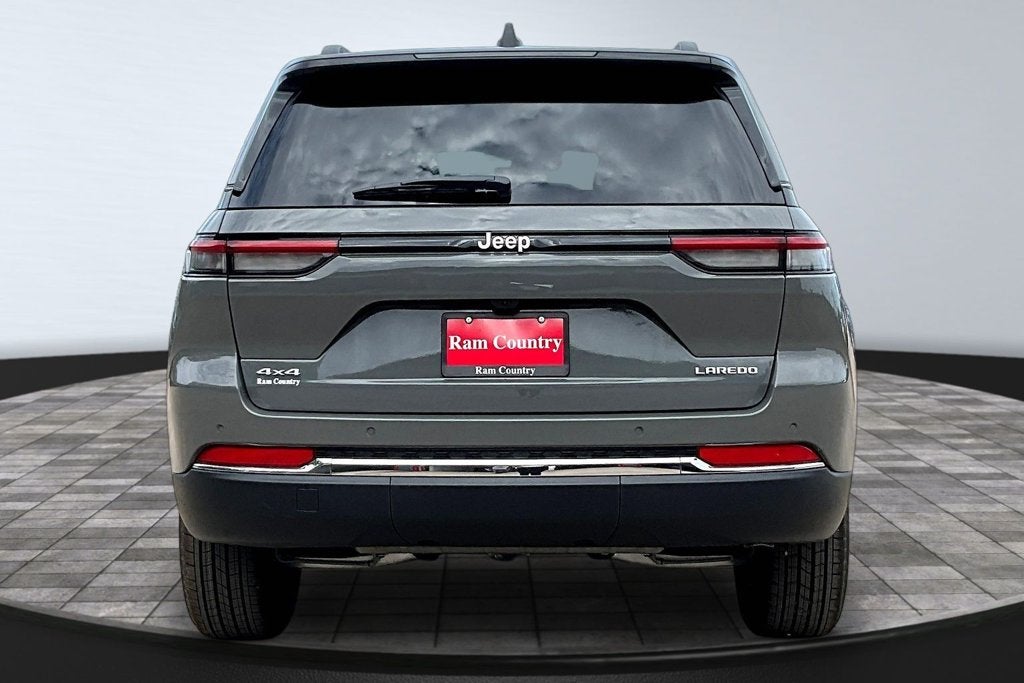2027 Jeep Grand Cherokee Laredo