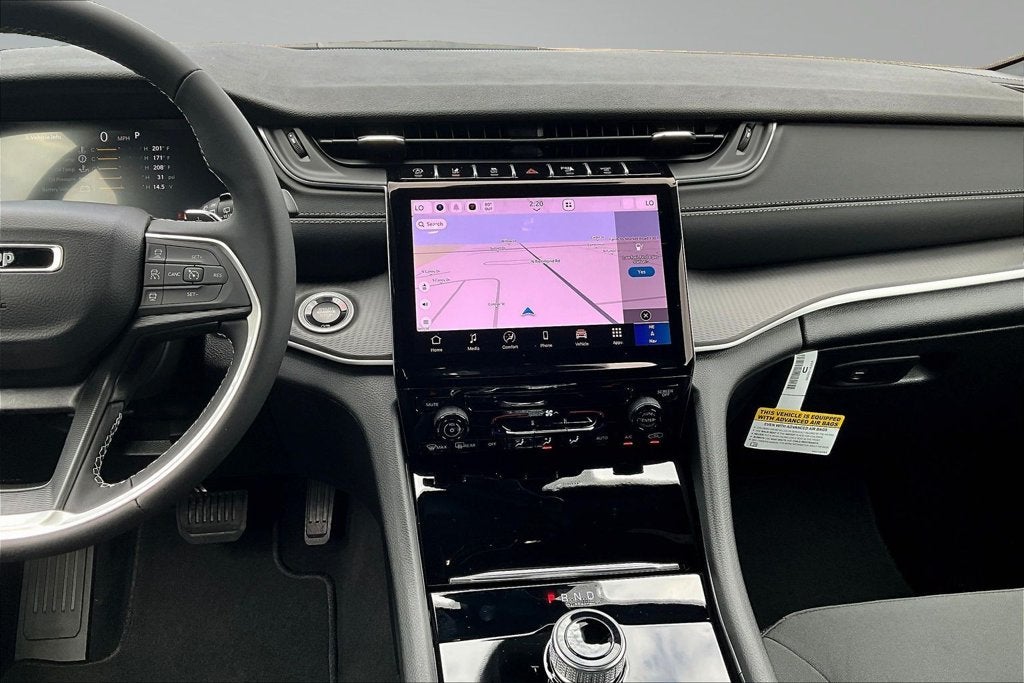 2027 Jeep Grand Cherokee Laredo