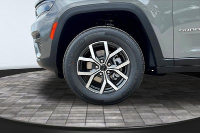 2027 Jeep Grand Cherokee Laredo