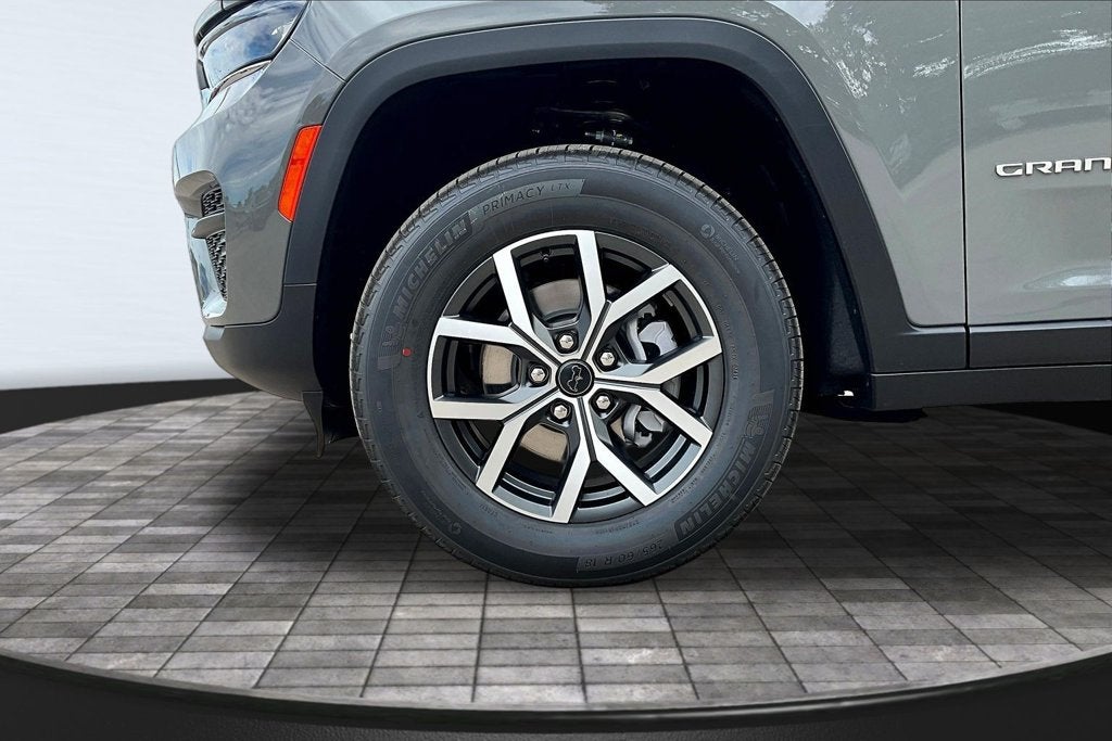 2027 Jeep Grand Cherokee Laredo