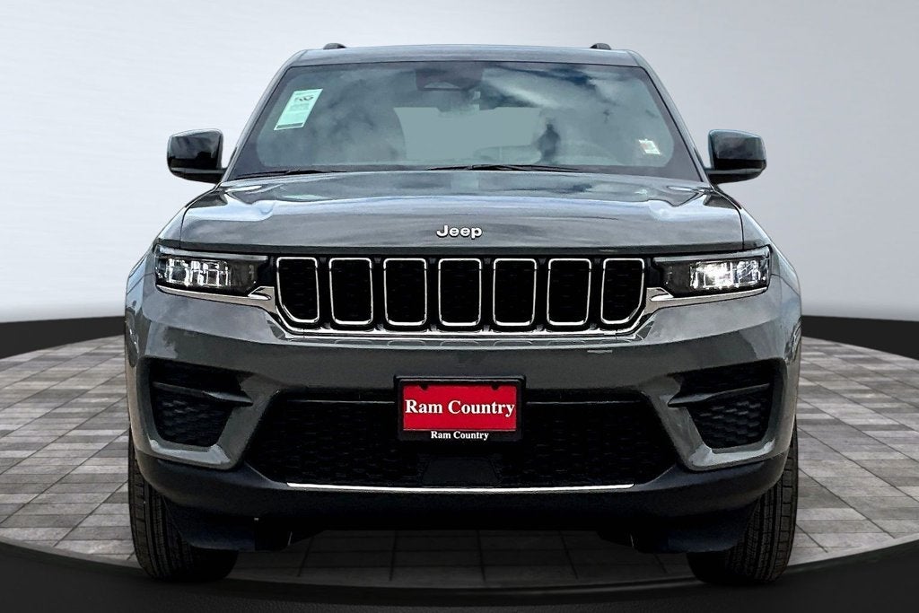2027 Jeep Grand Cherokee Laredo
