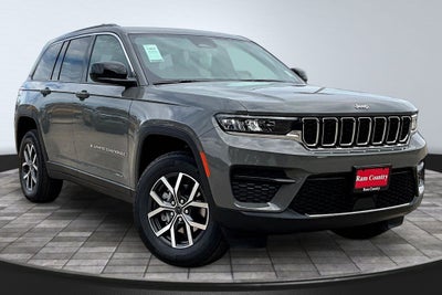 2027 Jeep Grand Cherokee Laredo