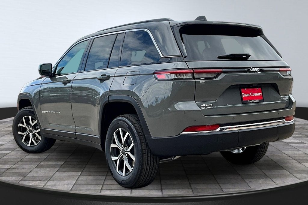 2027 Jeep Grand Cherokee Laredo