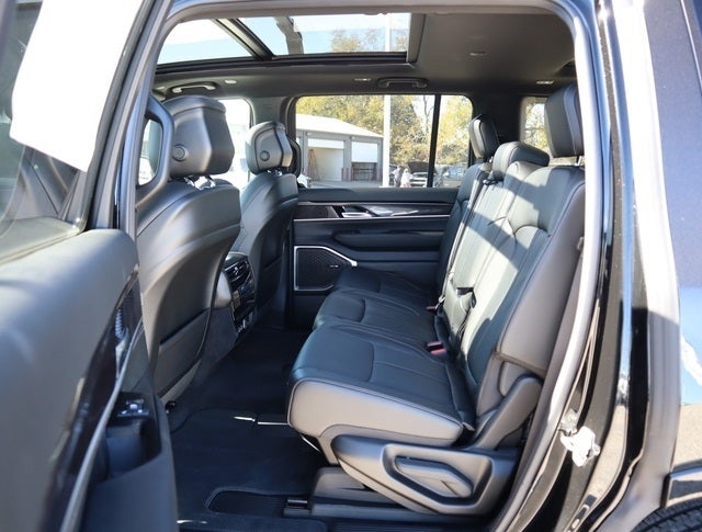 2024 Jeep Wagoneer Base