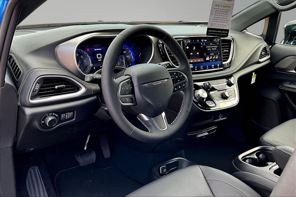 2027 Chrysler Pacifica Select