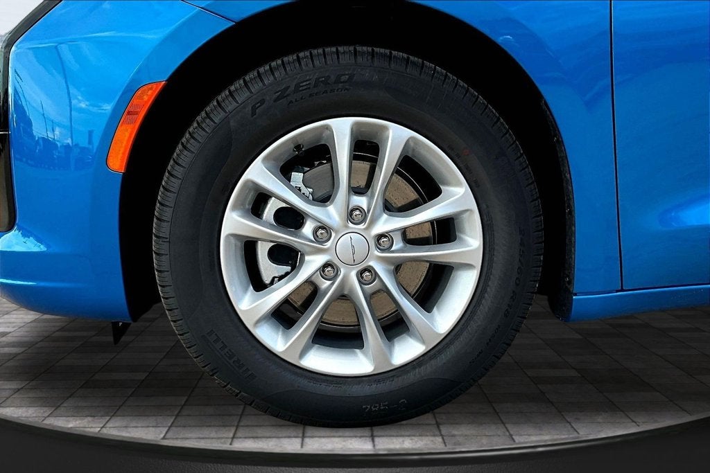 2027 Chrysler Pacifica Select