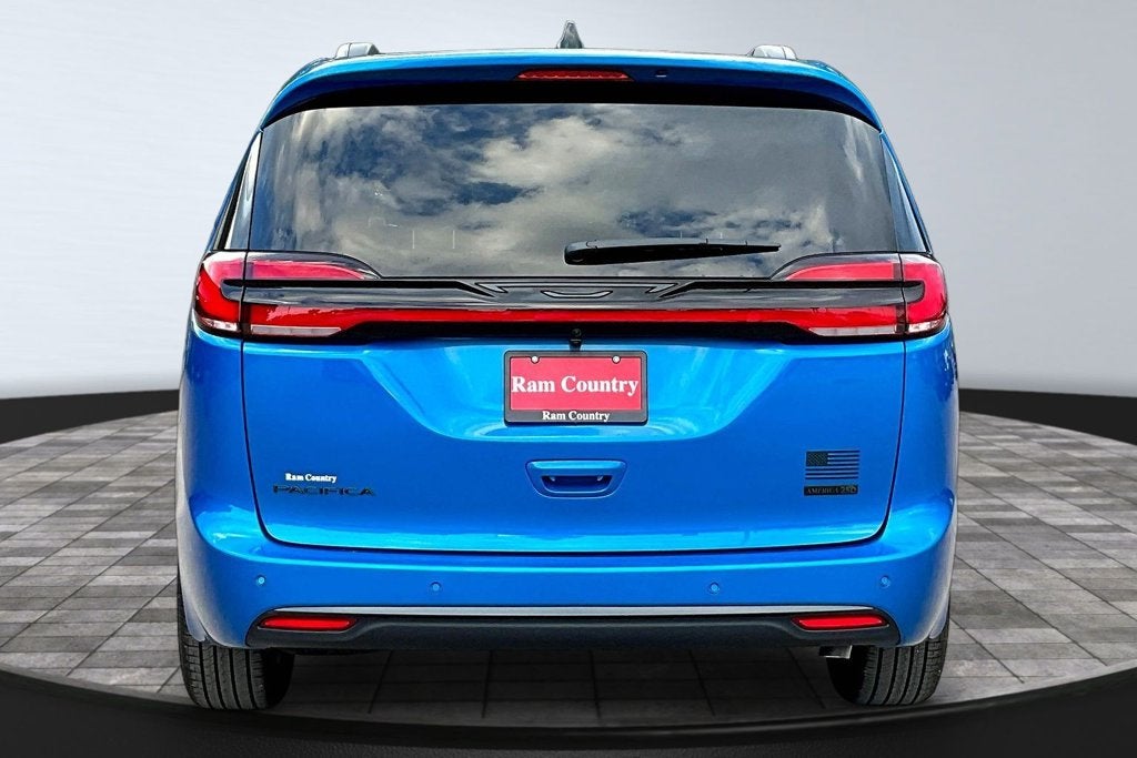 2027 Chrysler Pacifica Select