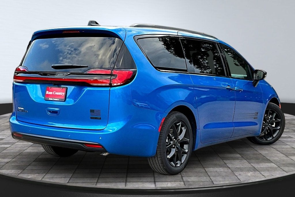 2027 Chrysler Pacifica Select
