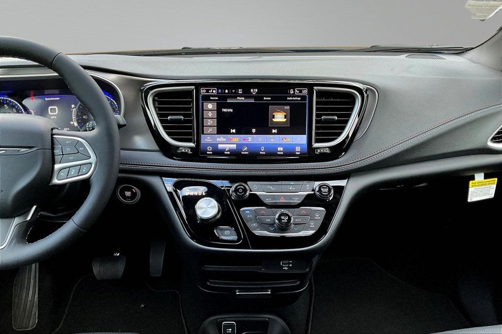2027 Chrysler Pacifica Select