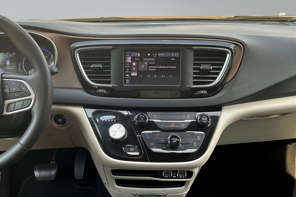 2024 Chrysler Voyager LX