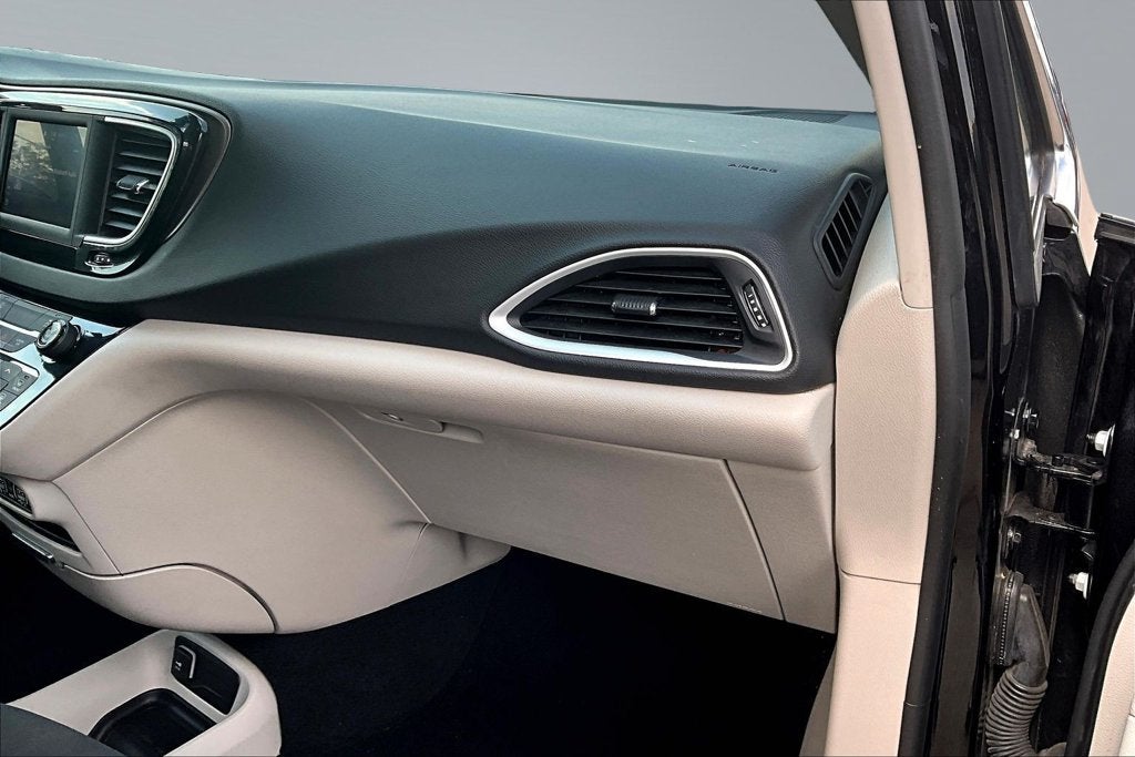2024 Chrysler Voyager LX