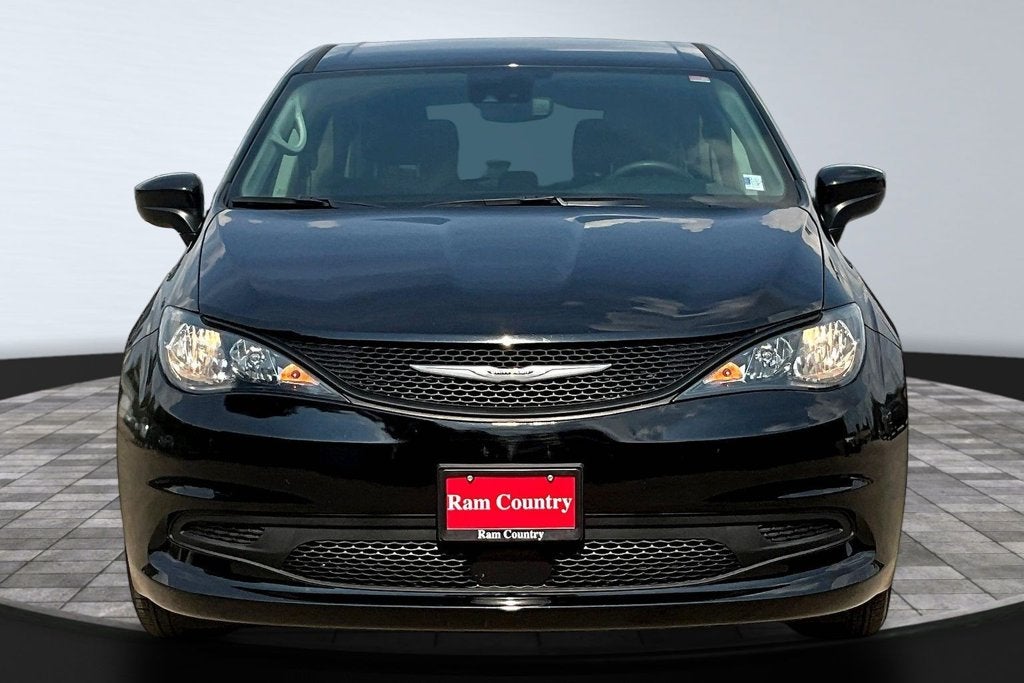 2024 Chrysler Voyager LX