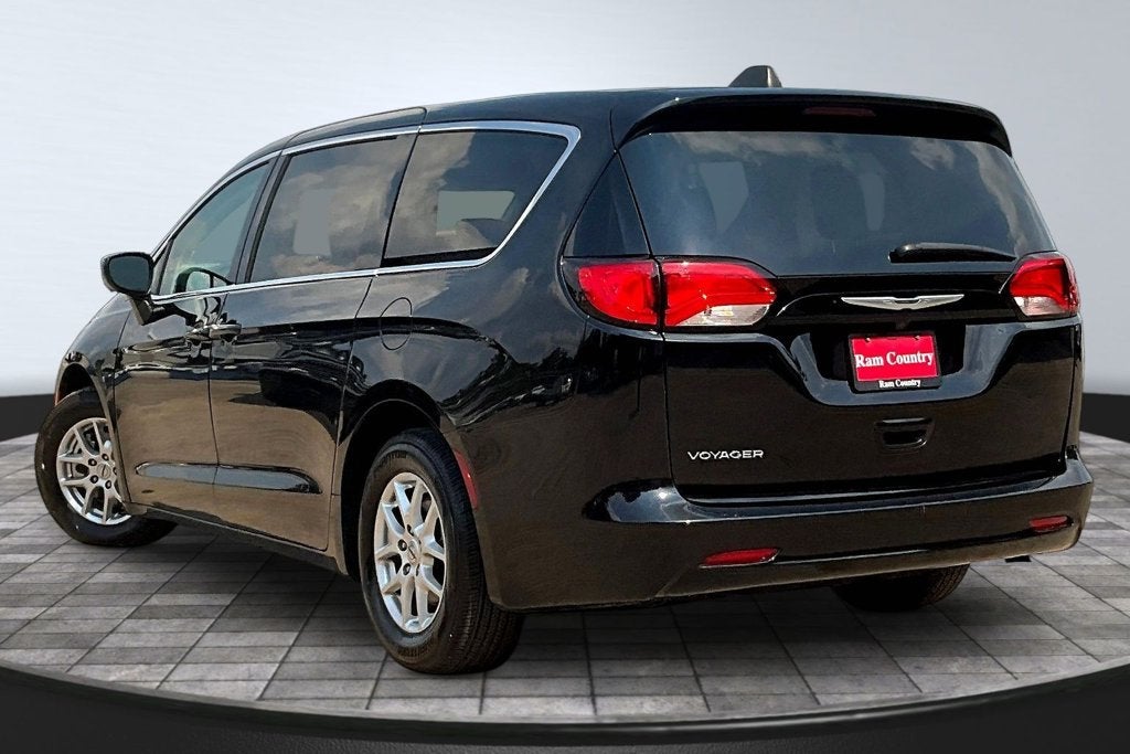 2024 Chrysler Voyager LX