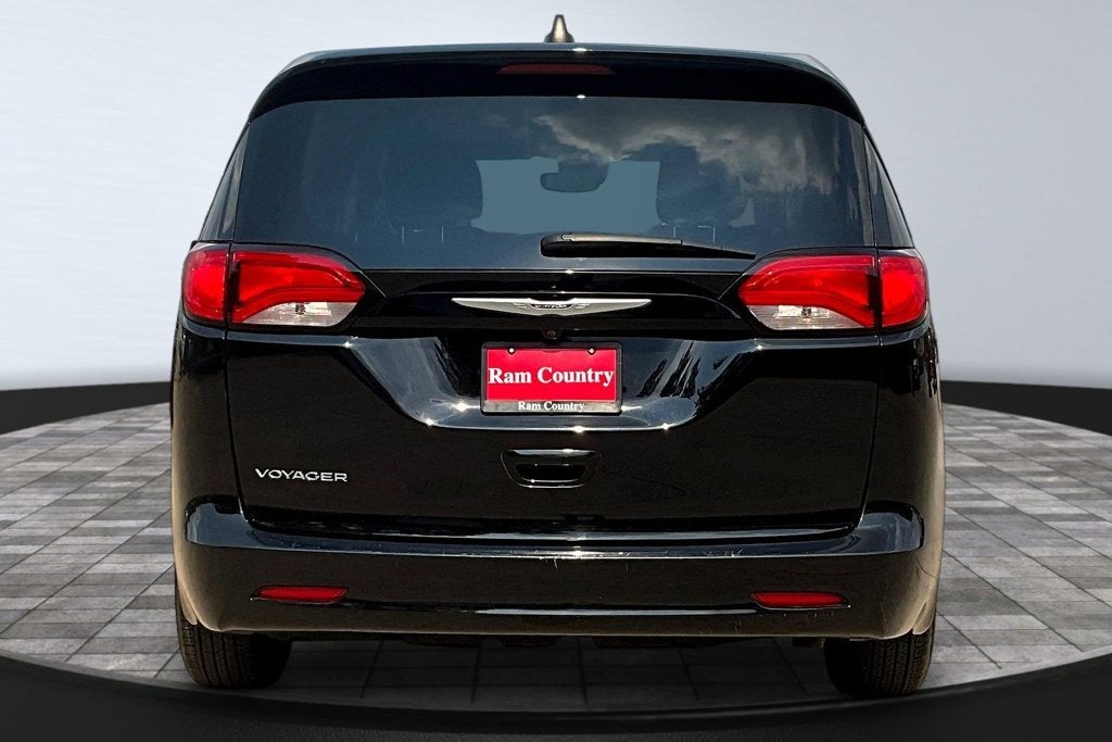 2024 Chrysler Voyager LX