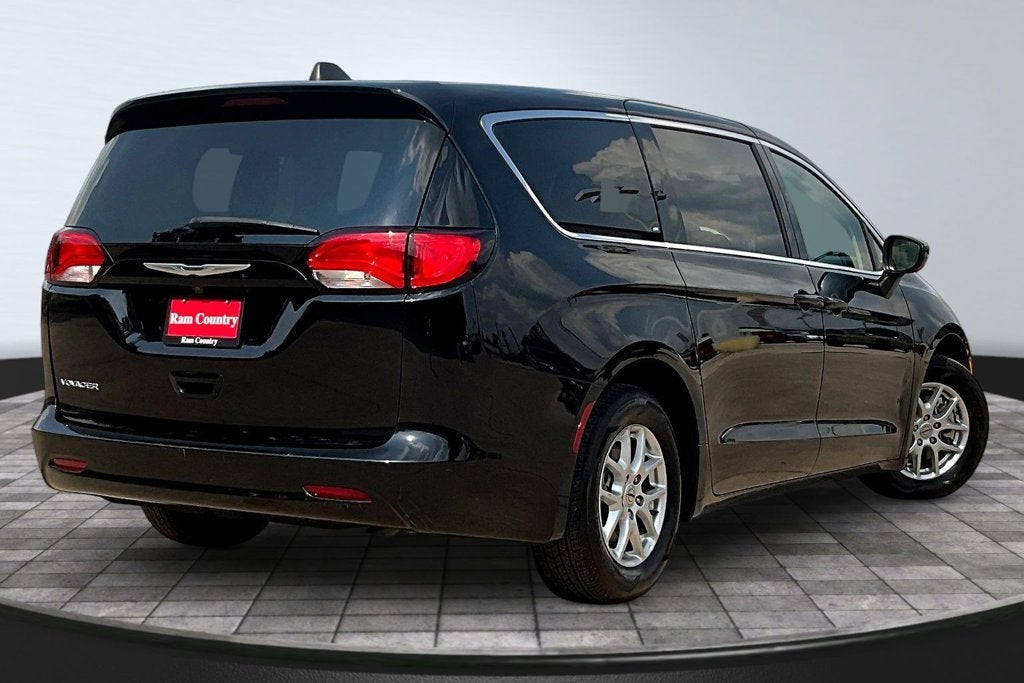 2024 Chrysler Voyager LX