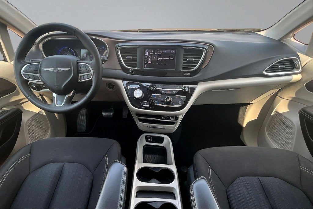 2024 Chrysler Voyager LX