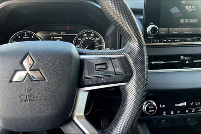 2024 Mitsubishi Outlander ES