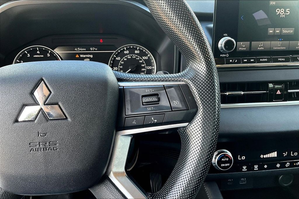 2024 Mitsubishi Outlander ES