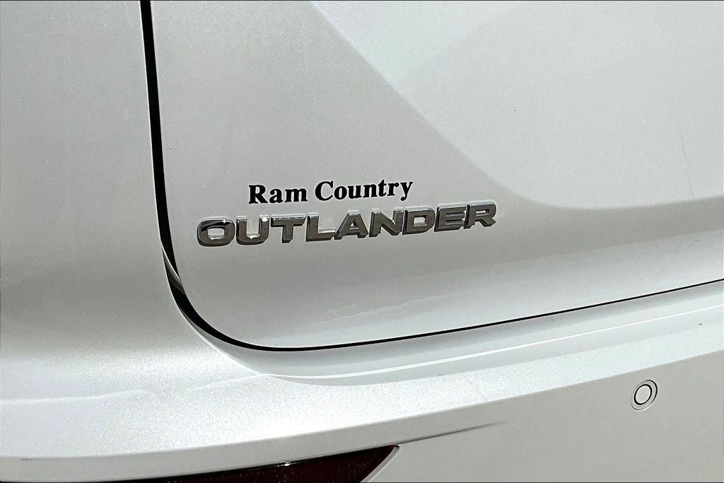 2024 Mitsubishi Outlander ES