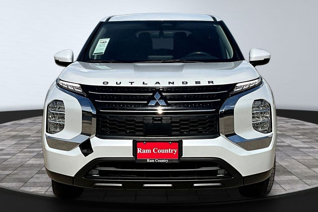 2024 Mitsubishi Outlander ES