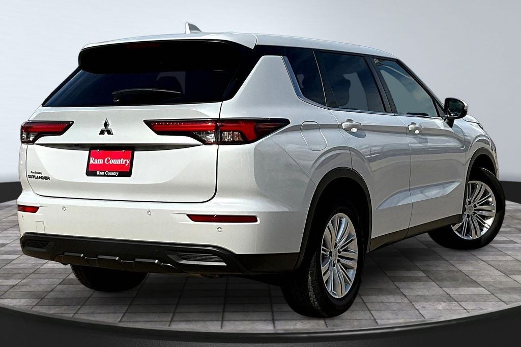 2024 Mitsubishi Outlander ES