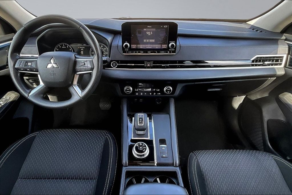 2024 Mitsubishi Outlander ES