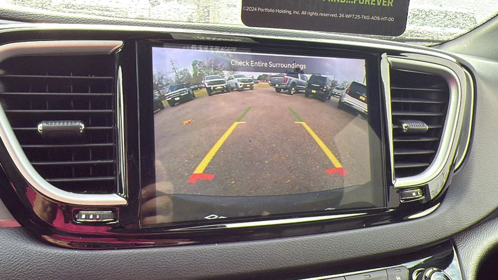 2025 Chrysler Pacifica Select