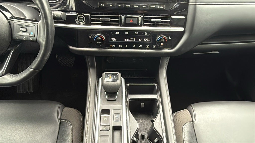 2024 Nissan Pathfinder SL