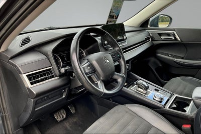 2024 Mitsubishi Outlander SE