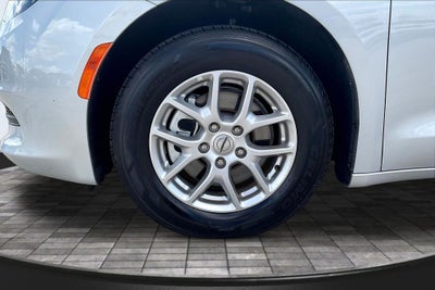 2023 Chrysler Voyager LX