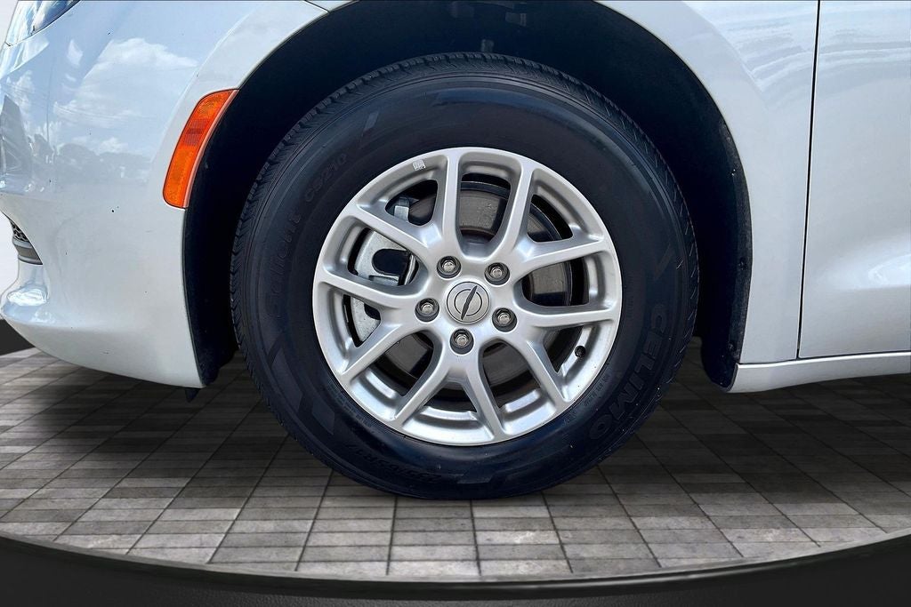2023 Chrysler Voyager LX