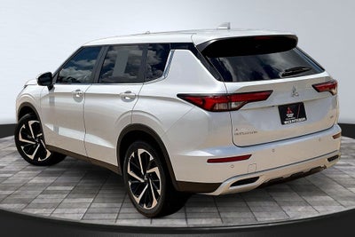 2023 Mitsubishi Outlander SE