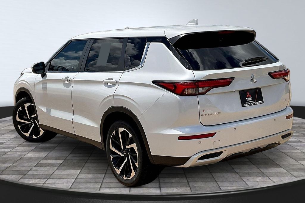 2023 Mitsubishi Outlander SE