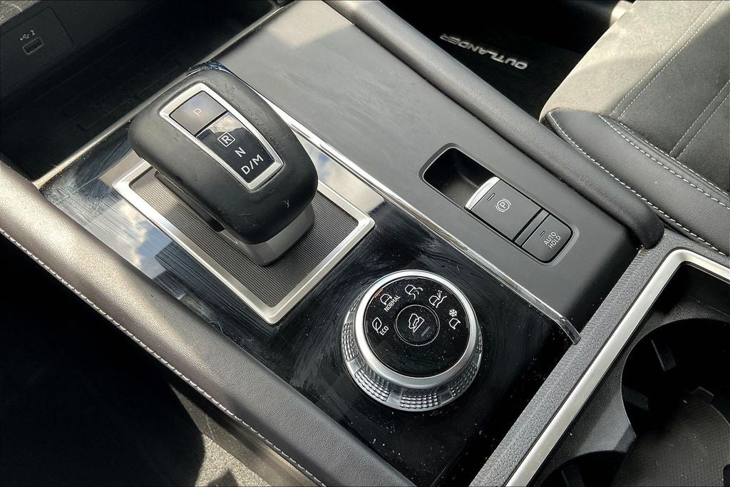 2023 Mitsubishi Outlander SE