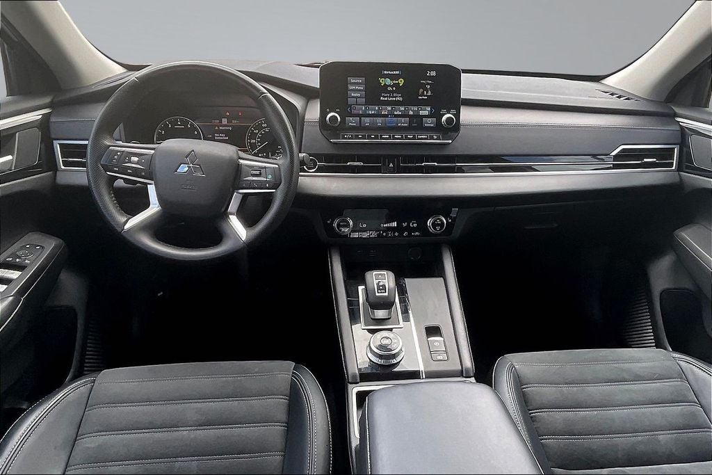 2023 Mitsubishi Outlander SE