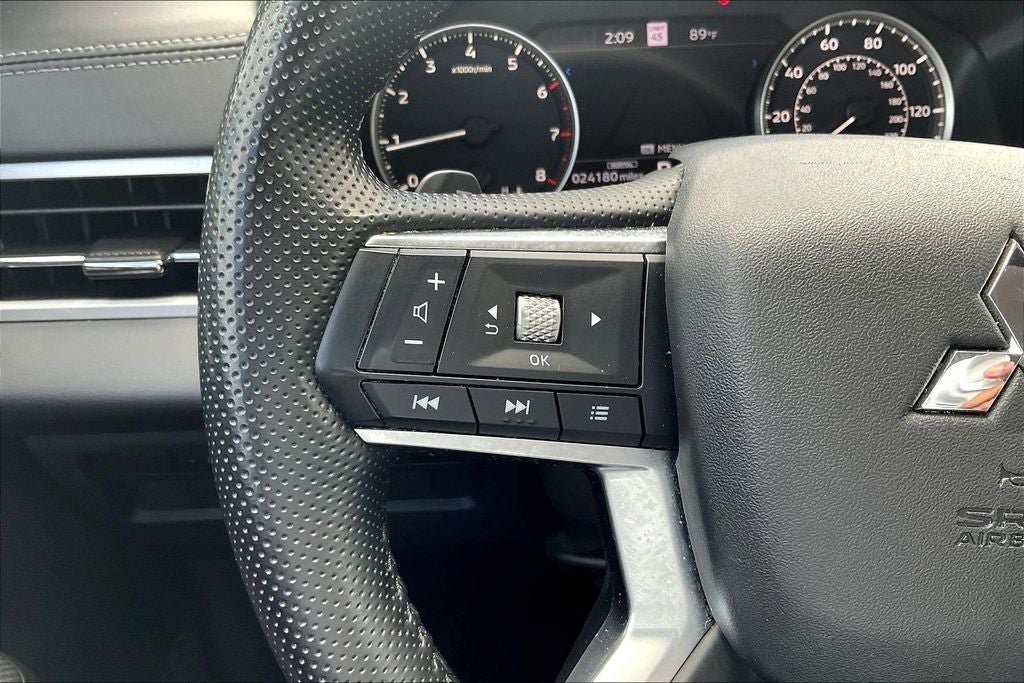 2023 Mitsubishi Outlander SE